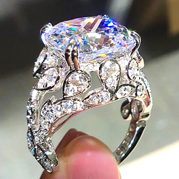 Chunky Zircon Ring - Picture 1 of 3